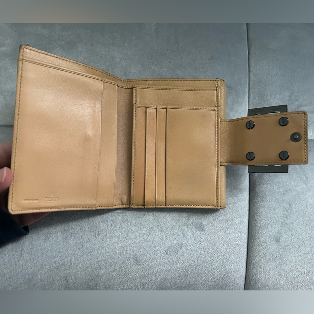 Fendi Zucca Bifold Wallet / Pre-loved 🫶🏻 - Picture 6 of 11